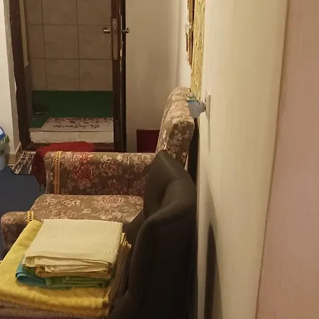 Near Centre With Garden Apartment *