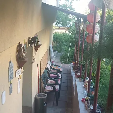 Near Centre With Garden *